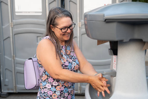 Best Porta potty delivery and setup  in Carmi, IL